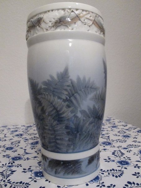 Fern and Grashopper Vase (1906) 1